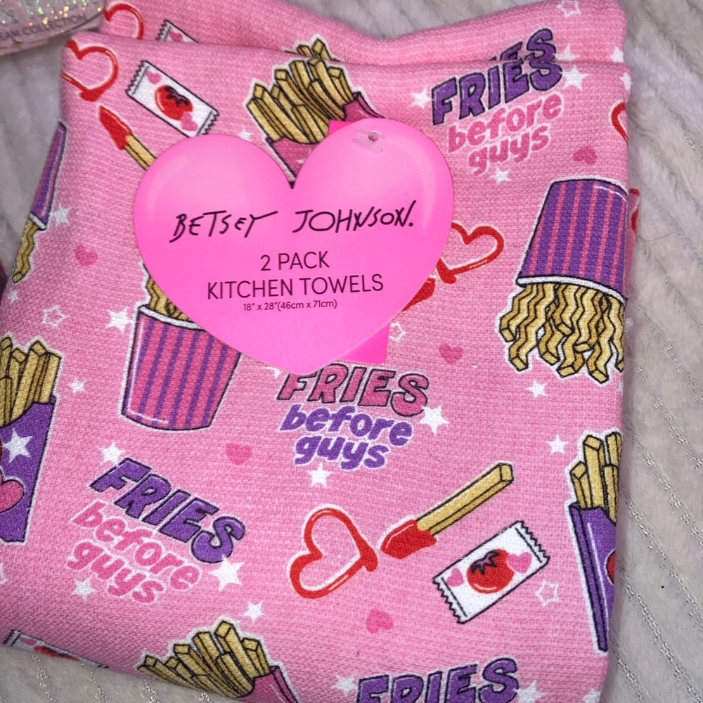 Betsey Johnson hand towels and Smoke & Mirrors hand cream - Picture 2 of 2